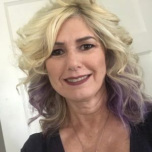 Meet your Posher, Debbie